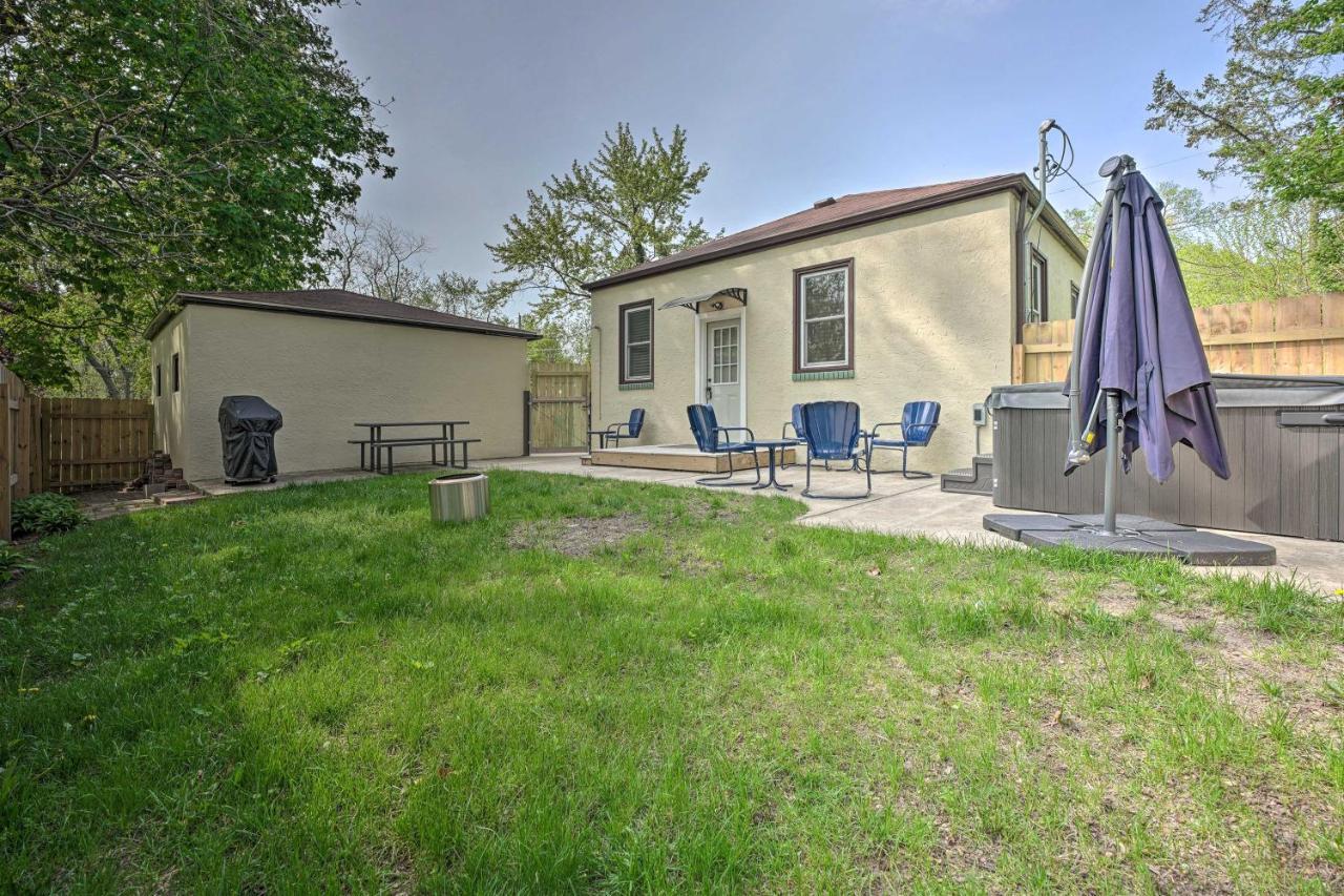Benton Harbor Gracie Cottage With Hot Tub And Yard! 외부 사진